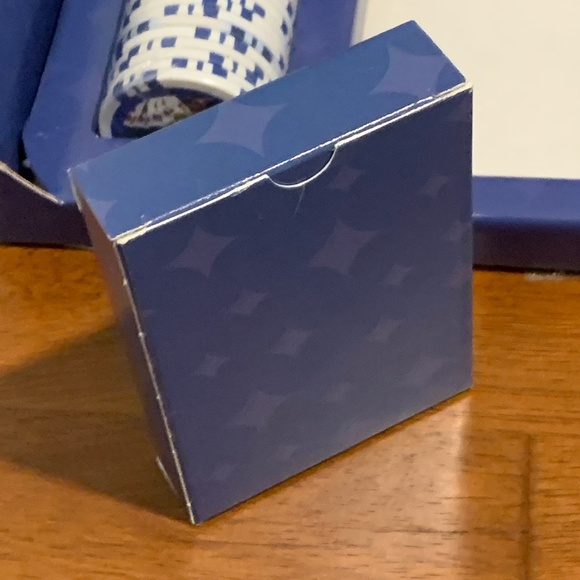 Camel Casino Set with Deck of Cards and 25 Poker Chips - Picture 6 of 11